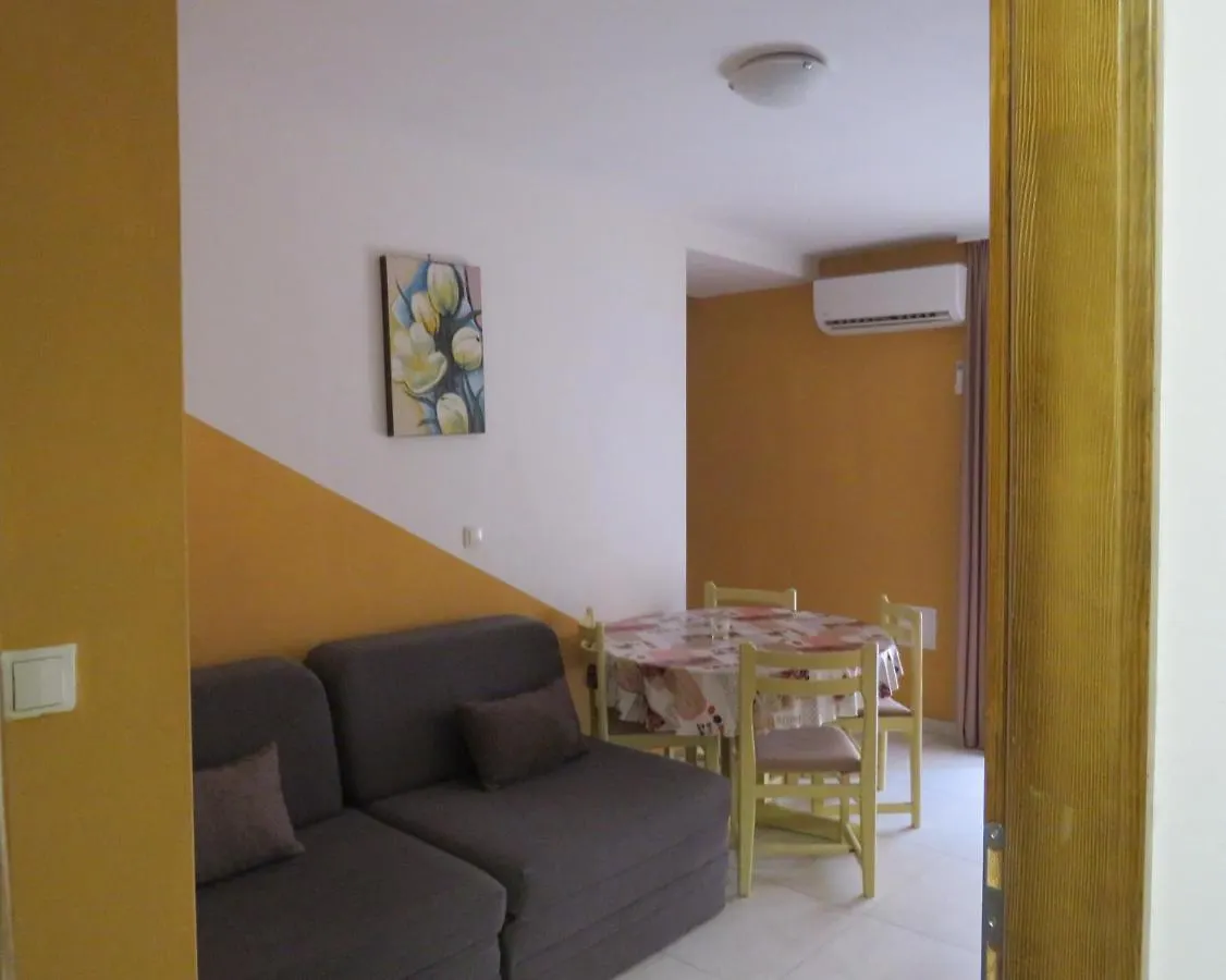 Split Apartments 11