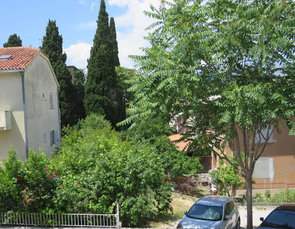 Split Apartments 11