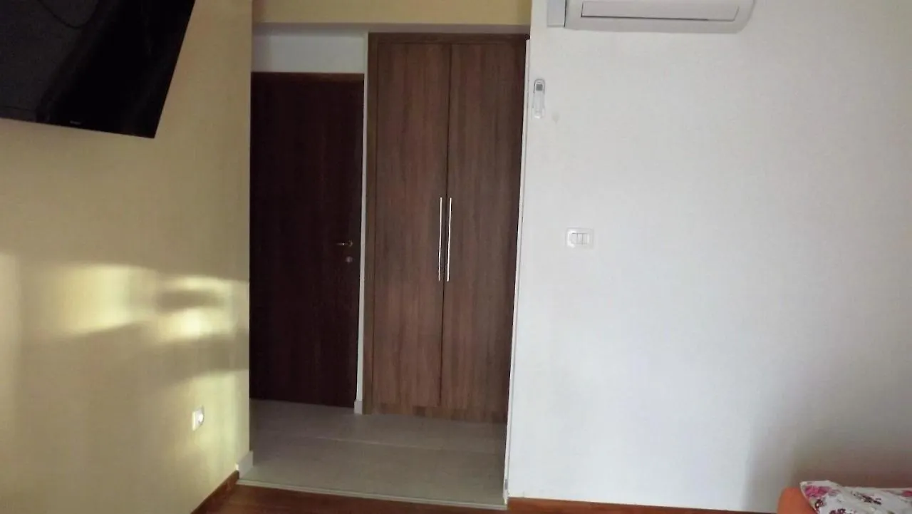 Split Apartments 11