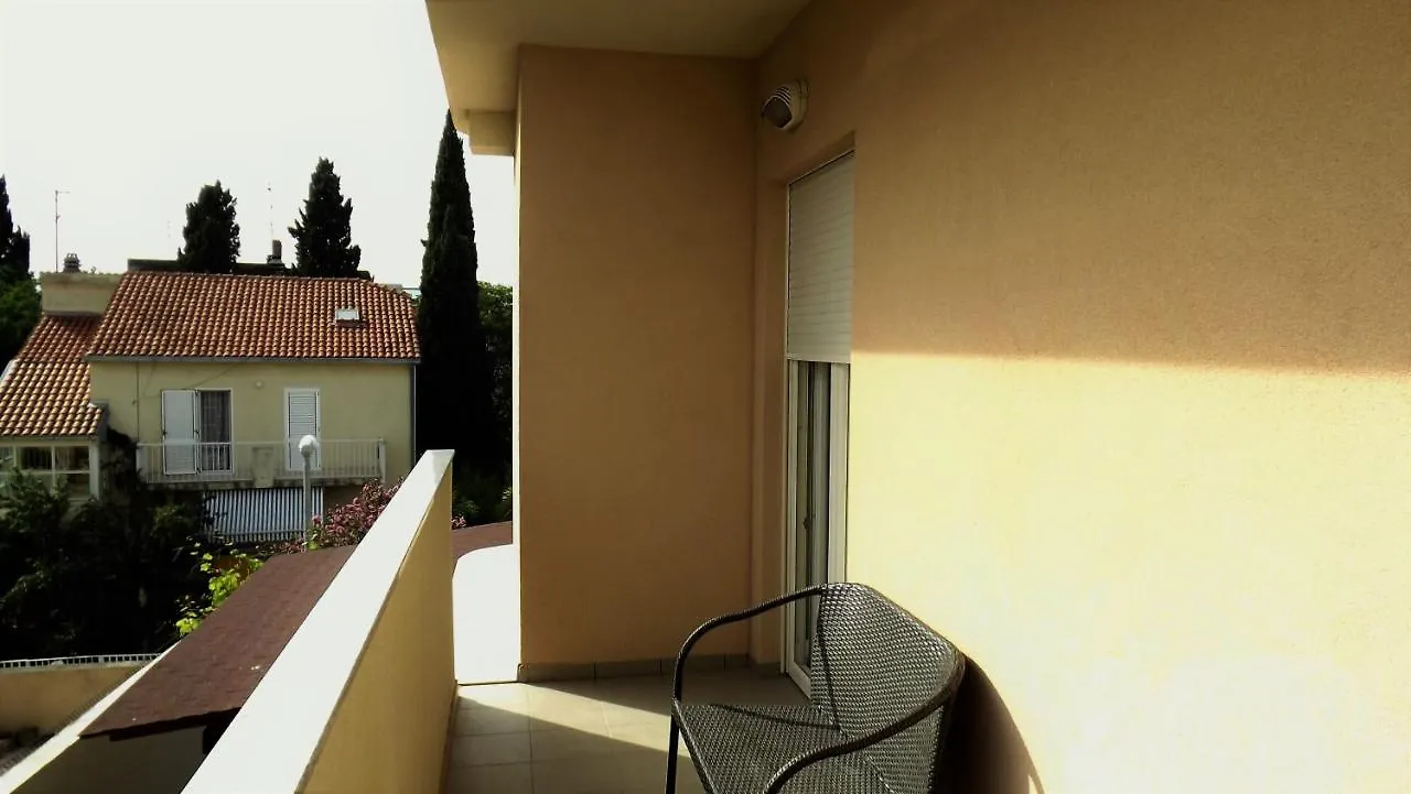 Split Apartments 11